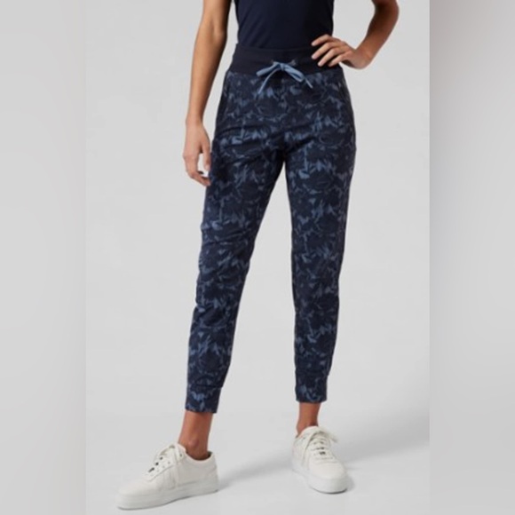Athleta Pants - Athleta Women’s Trekkie North Jogger
